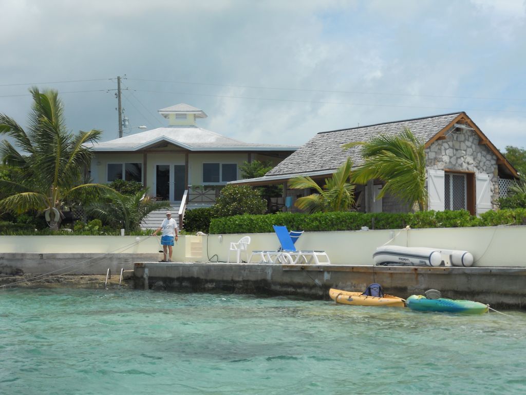 Ocean Front Kitchenette - Bahama House